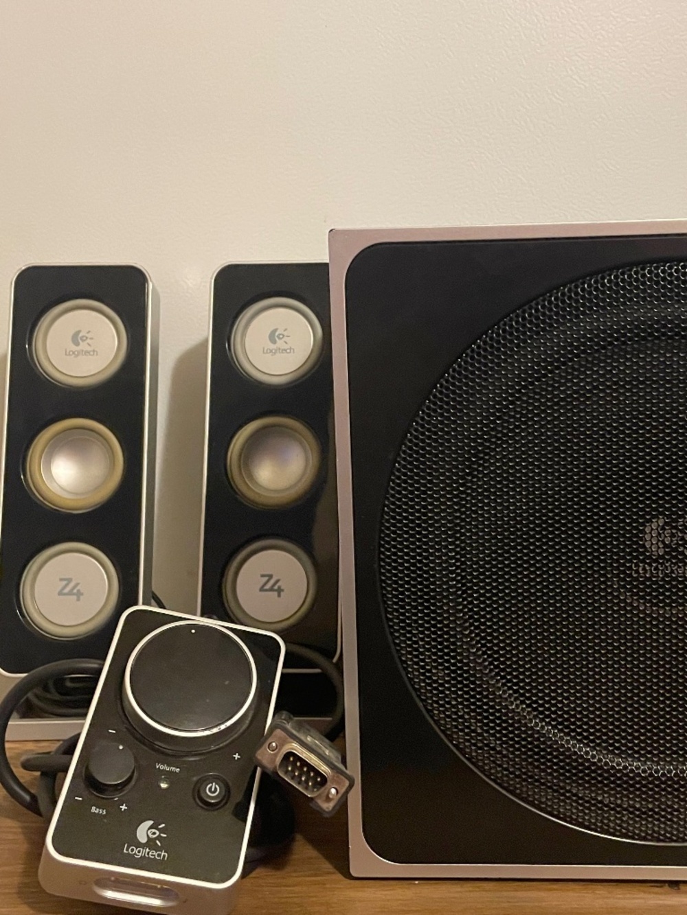 Logitech Z-4 2.1 Speaker System w/ 2 Speakers and Subwoofer Included
